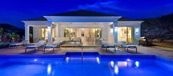 Modern 4-bedroom Villa on Golf Course