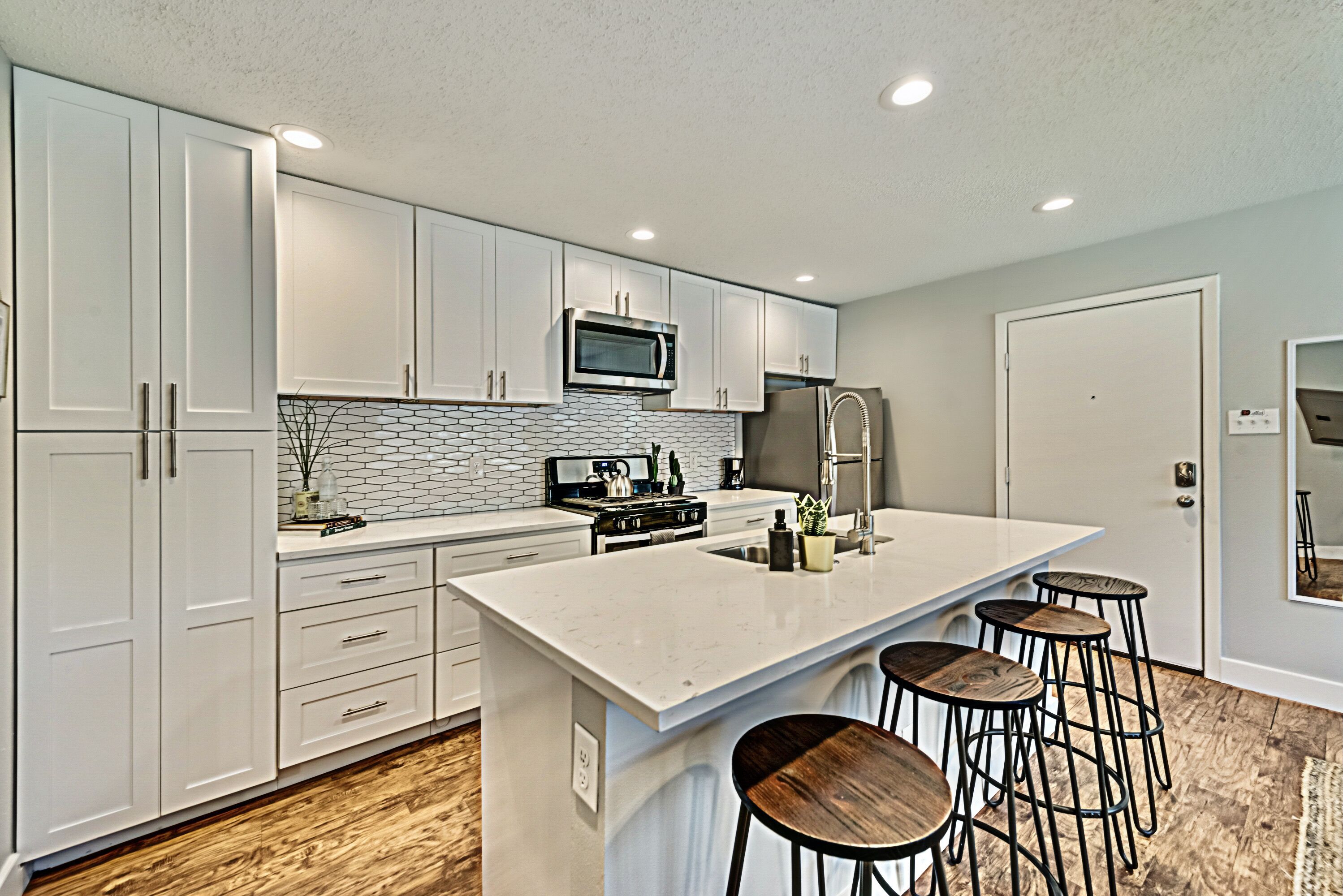 冰箱、微波炉、烤箱、炉灶