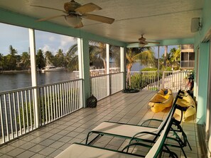 Terrace/patio - Ocean View with protected dock on lagoon with private boat ramp (Islamorada)