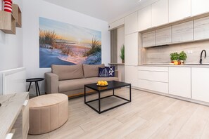 Deluxe-Apartment | Wohnbereich | 55-Zoll-LED-Fernseher mit Digitalempfang, Fernseher