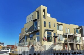 Exterior - Modern Townhome in Daybreak - Walk to Main St - Restaurants (South Jordan)