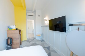 1 bedroom, WiFi - The Gallatin Room 314 Colorful Boutique Hotel (Nashville)