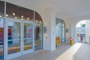 Unclassified image, 2 of 17, button - The Gallatin Room 314 Colorful Boutique Hotel (Nashville)