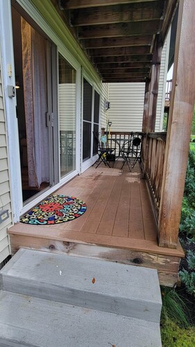 Cozy Stowe Getaway steps away from Rec Path, Food, and Fun!