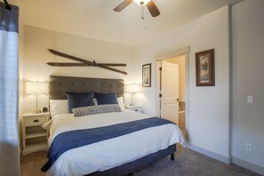 2 bedrooms, desk, iron/ironing board, free WiFi - Comfortable Luxury Ski Condo in Bear Hollow (Park City)