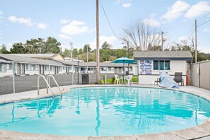 Outdoor pool - Cielo House Inn (Paso Robles)