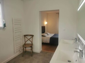 4 chambres, fer et planche Ă repasser, Wi-Fi, draps fournis