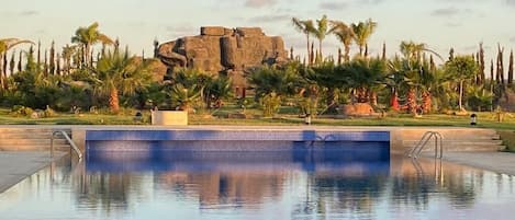 Una piscina cubierta