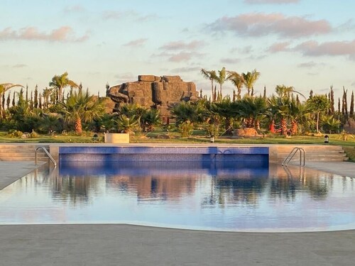 Villa de Luxe Avec Piscine et Cascade en Pension Complete
