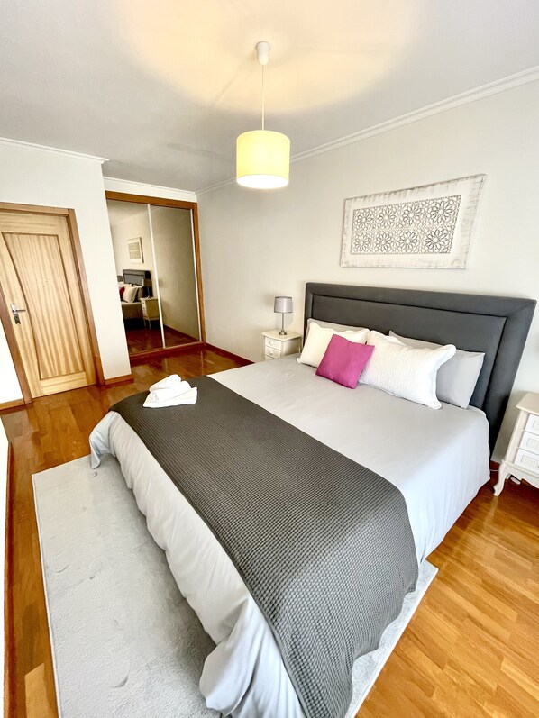 3 bedrooms, iron/ironing board, WiFi, bed sheets - Centre of Arcos 5 min walk from the river beach Rio Vez! (Arcos de Valdevez)