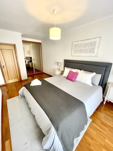 Centre of Arcos 5 min walk from the river beach Rio Vez! 