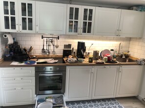 Refrigerador, horno, placa de cocina, lavavajillas