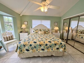 Travel crib, free WiFi, bed sheets