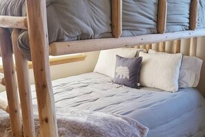 3 habitaciones, tabla de planchar con plancha, wifi y ropa de cama