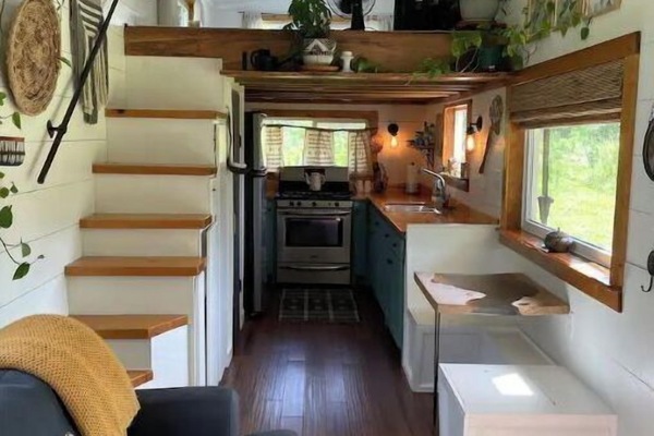 TV connectée, cheminée, lecteur de DVD