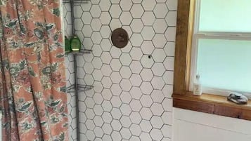 Dusche, Shampoo, Toilettenpapier