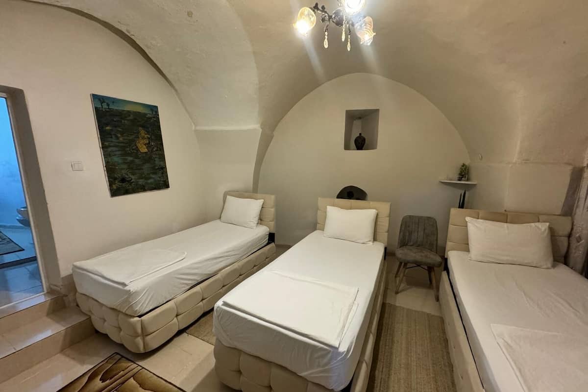 Classic Üç Kişilik Oda | Kaliteli yatak takımı