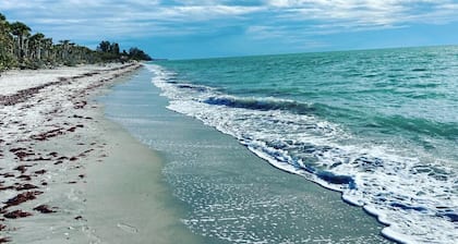 Sunrise Deluxe-Heated Pool & Spa Villa-Great Amenities- 6 Min to Beach