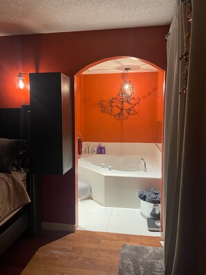 Duschwanne, Whirlpool, Haartrockner, Handtücher