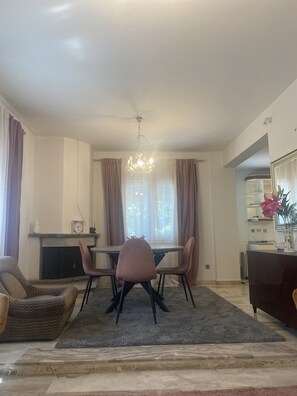 Interior - Villa Ariadni (Thessaloniki)
