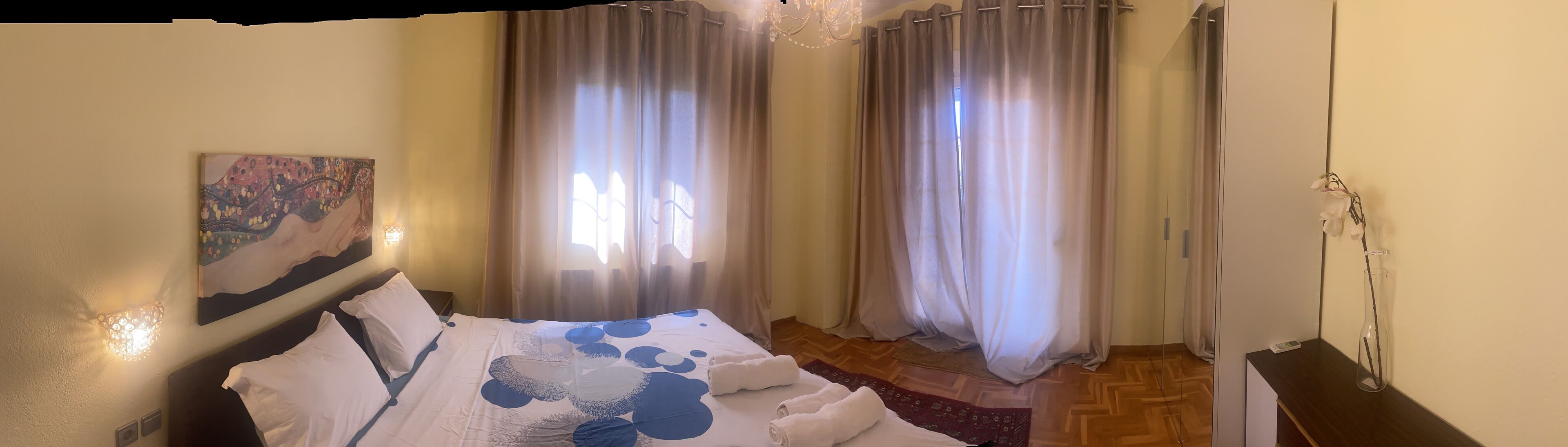 3 chambres, bureau, chambres insonorisées, fer et planche à repasser