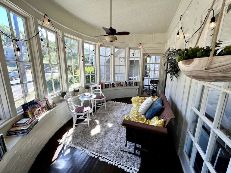 Vulcan's Knee: 6bdrm Mansion ~ Speakeasy ~ Library - Birmingham, AL