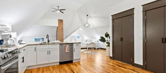 The Cloud Studio: Prime Downtown Location