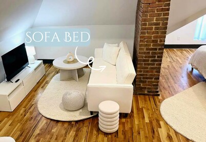 The Cloud Studio: Prime Downtown Location