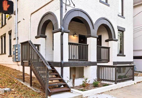 Exterior detail - Indigo Flat: Chic Retreat in Downtown Chattanooga (Chattanooga)