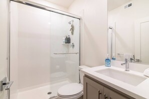 Combined shower/tub, bidet