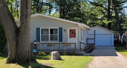 Family sized updated cottage with garage - Close to Houghton Lake and ORV Trails