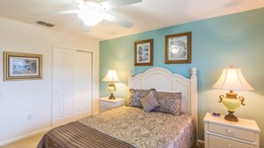 5 slaapkamers, een bureau, een strijkplank/strijkijzer, gratis wifi