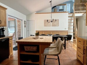 Dining - Dynamite Mountain House, beautiful views! Hot Tub! Firepit! (Hot Springs)