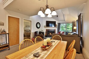 Interior - The Woods V8: Renovated 2BR/2BA Condo w/ Amazing Amenities and Location (Killington)