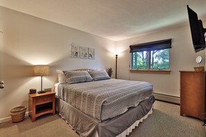 2 bedrooms, iron/ironing board, travel cot, WiFi - The Woods V8: Renovated 2BR/2BA Condo w/ Amazing Amenities and Location (Killington)