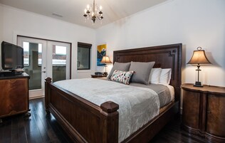 Alpenglow Penthouse | Free WiFi, bed sheets