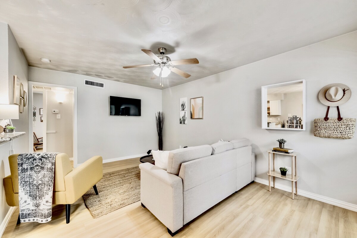 Global Cup Modern Artistic Flat - ARBORETUM TICKETS INCLUDED