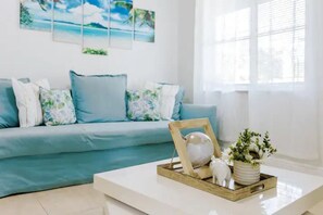 Télévision à écran plat, cheminée