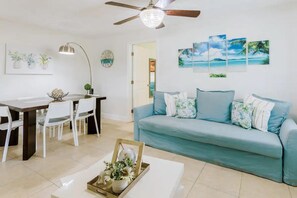 Télévision à écran plat, cheminée