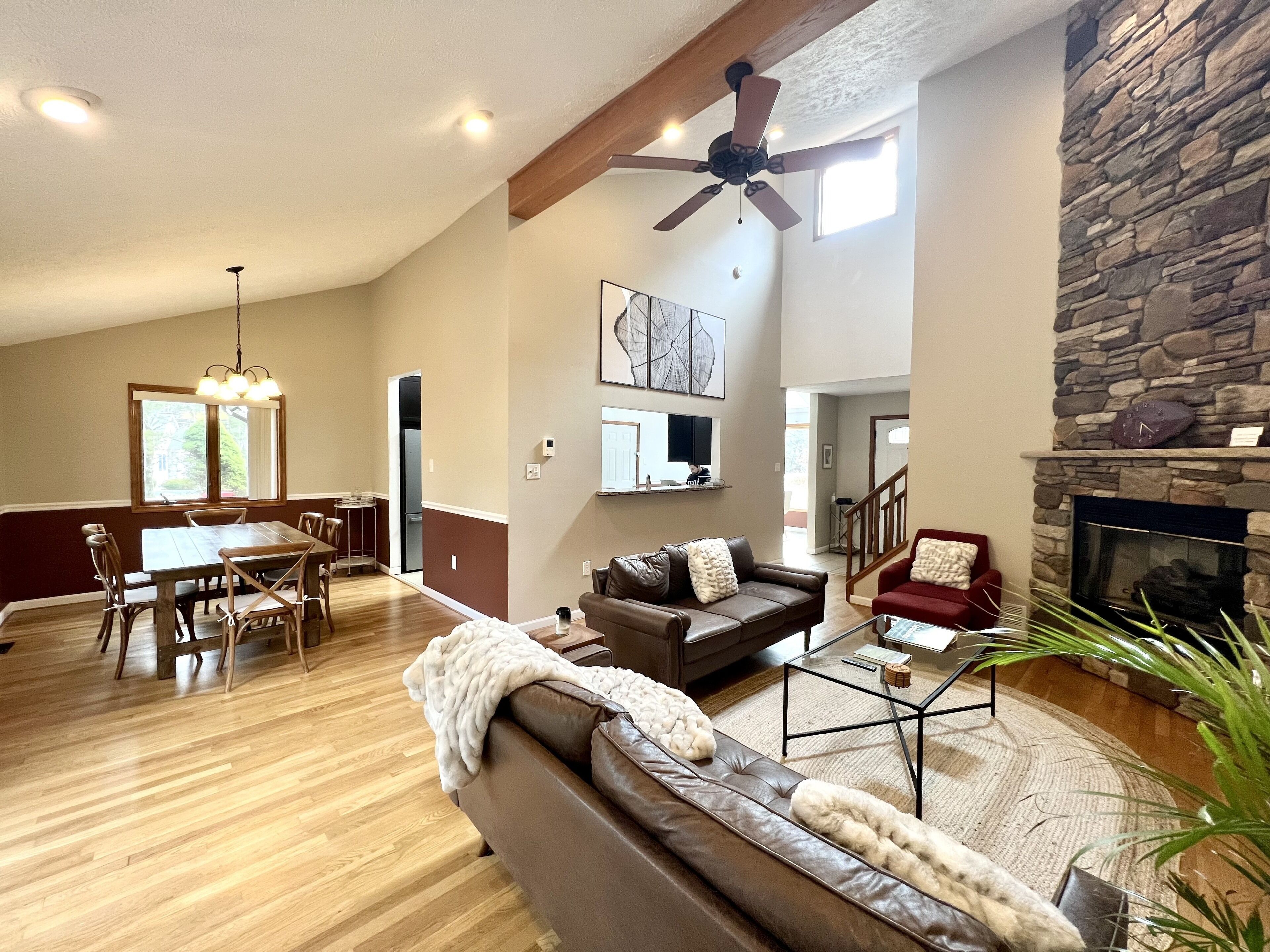 智能電視、壁爐、DVD 播放機、 辦公室