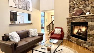 TV connectée, cheminée, lecteur de DVD, espaces bureaux