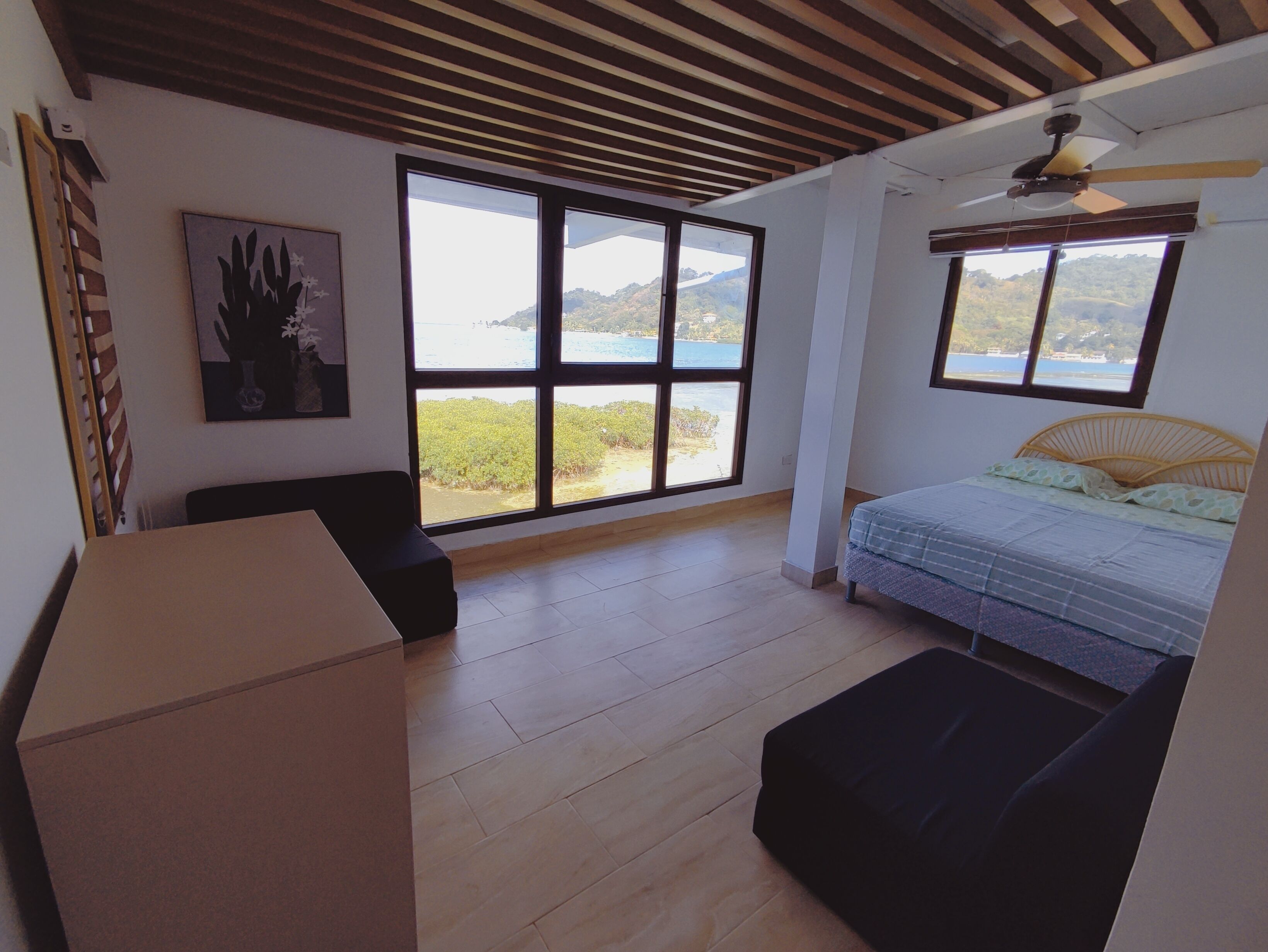 5 bedrooms, free WiFi, bed sheets, wheelchair access