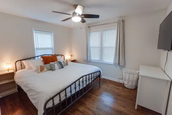 3 bedrooms, desk, iron/ironing board, travel cot