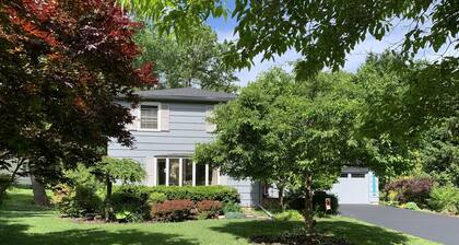 Very Comfortable Home near Oak Hill Country Club