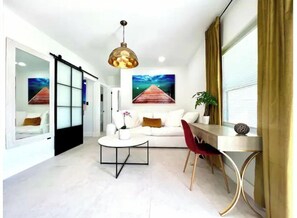 4 bedrooms, desk, iron/ironing board, free WiFi