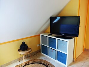 Interior - Beachside House for 9 with Garden & Bikes - Near Port Navalo, Arzon (Arzon)