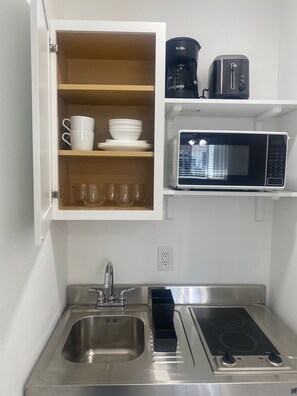 Fridge, microwave, stovetop, coffee/tea maker - Excellent location Miami Brickell Studio 1.7 Miles from the Beach (Miami)