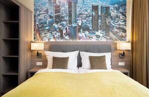 Design kamer, 1 twee- of 2 eenpersoonsbedden | Een bureau, geluiddichte muren, een strijkplank/strijkijzer, gratis wifi