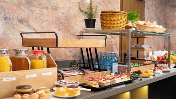 Tägliches kontinentales Frühstück (14.50 EUR pro Person)