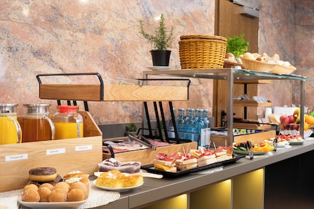 Daily continental breakfast (EUR 14.50 per person)